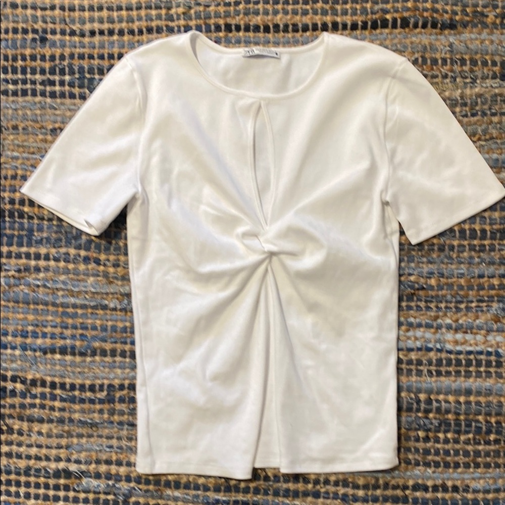 Chic White Short Sleeve Tee Sz M